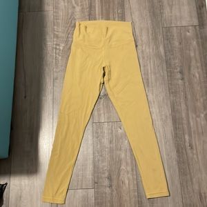 “Butter” full length, high rise, TNA legging. Never worn. Like new. Size M.